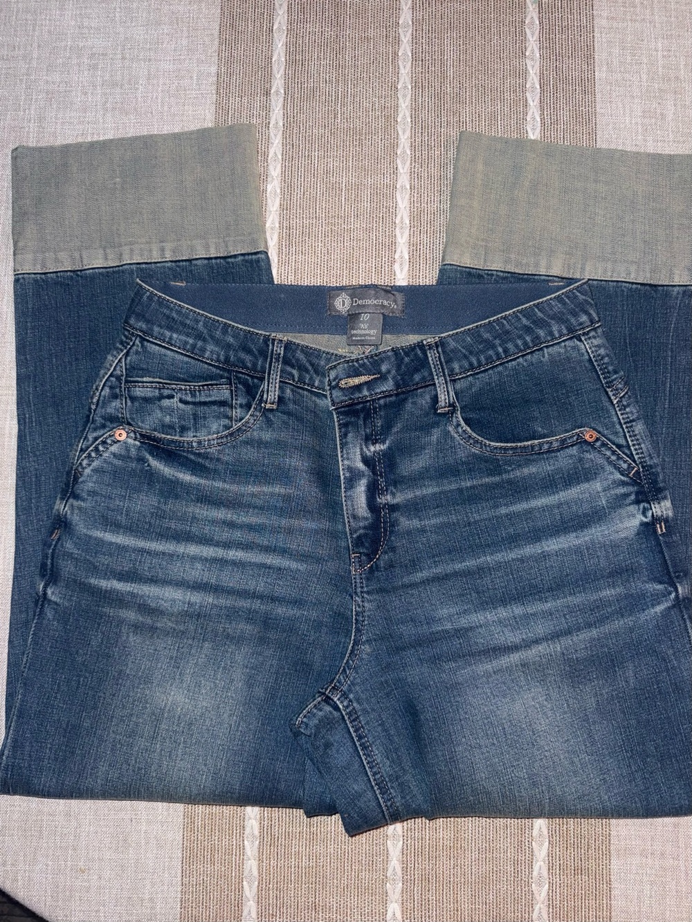 Democracy Women's Medium Blue Cuffed Capri Jeans